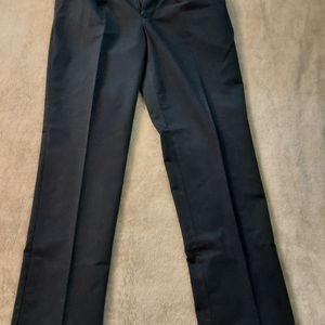 Roundtree and Yorke Men's Khakis. Black, 36 x34